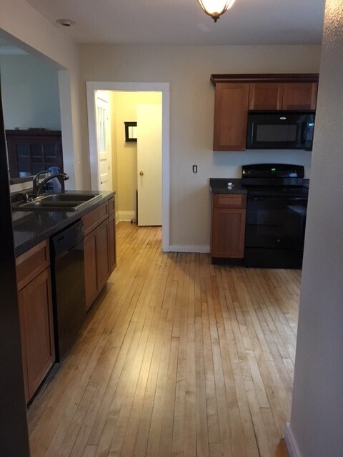 Foto del edificio - 923 E 8th St