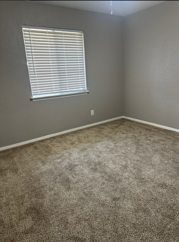 Foto del edificio - 2114 E Marshall Ave