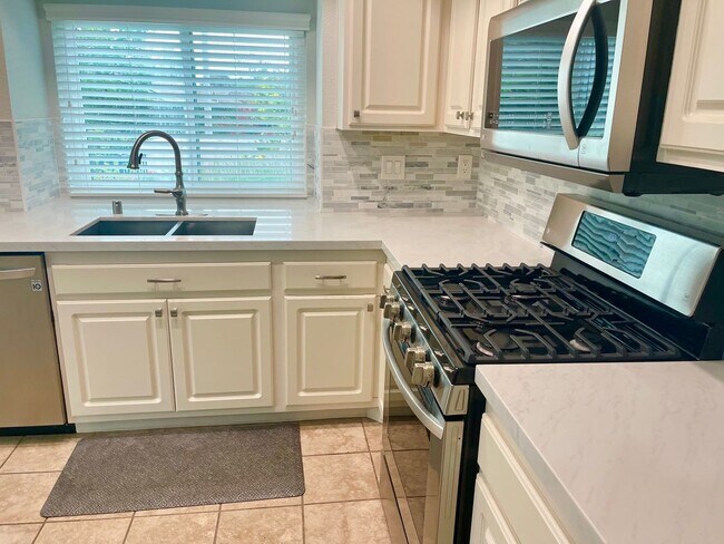 Building Photo - Rent the lifestyle Lake San Marcos is known for