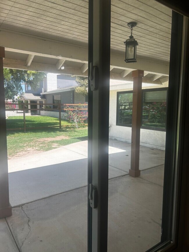 Building Photo - Charming 2 Bed, 2 Bath Vintage Home – Thou...