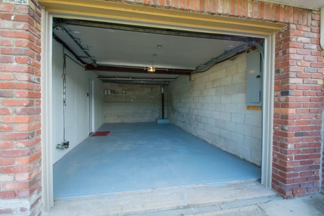 Building Photo - 733a Cribbs St