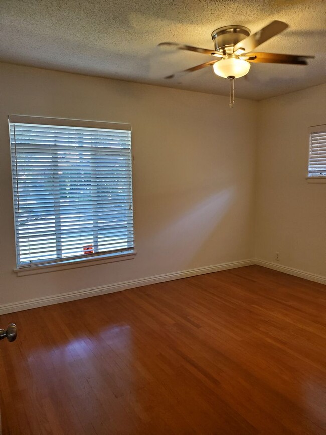 Foto del edificio - Charming  3-Bedroom home in Prime Burbank ...