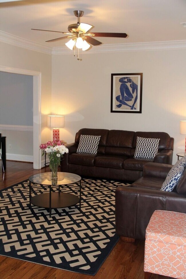 Foto del edificio - Beautiful Home With All The Upgrades!
