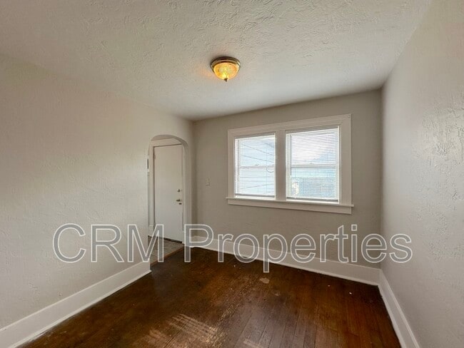 Building Photo - 709.5 W Mulberry St