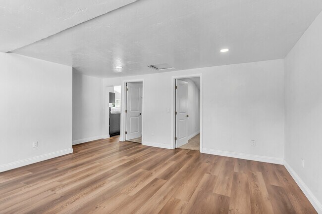 Foto del edificio - 1224 Willowside Ter