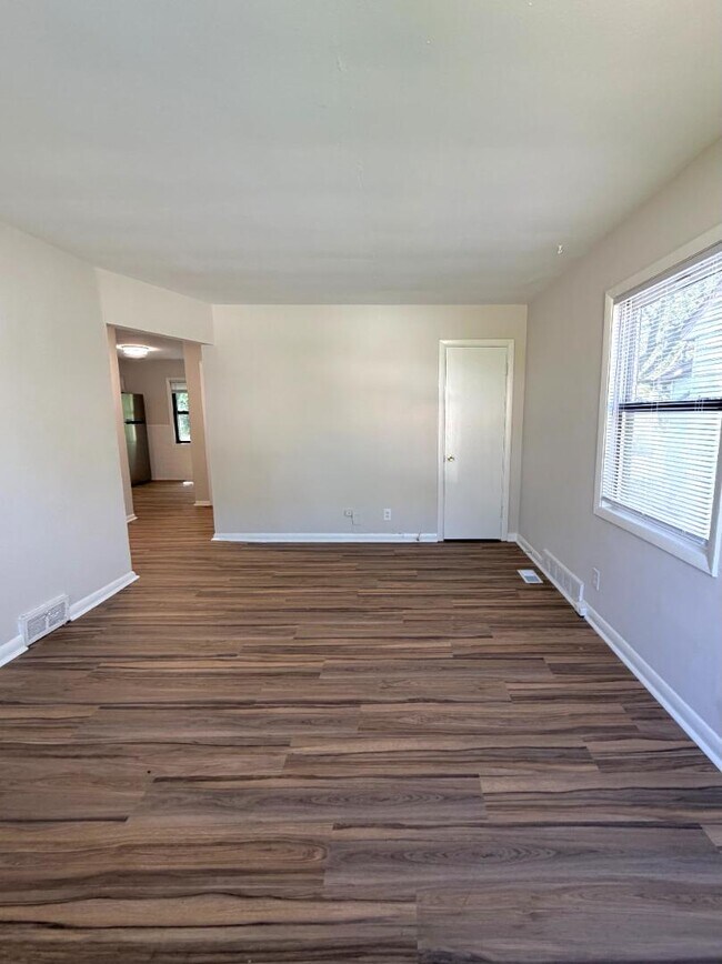 Foto del edificio - 122 Elkan Ave