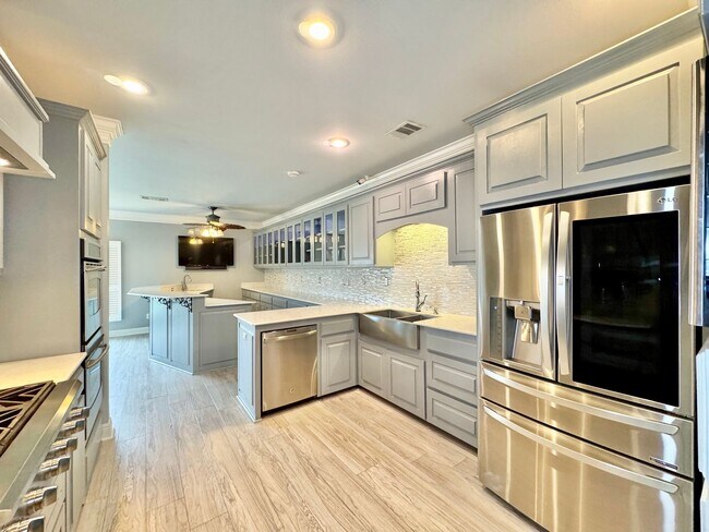 Building Photo - Spacious 4 Bed, 2.5 Bath Home in Gonzales ...