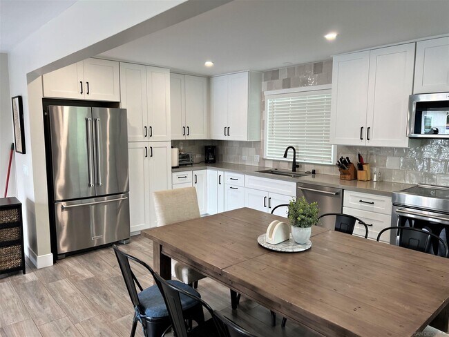 Building Photo - 605 Bonair Way