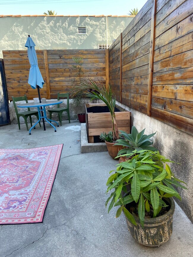 Photo - 4920 Hickory St Apartments