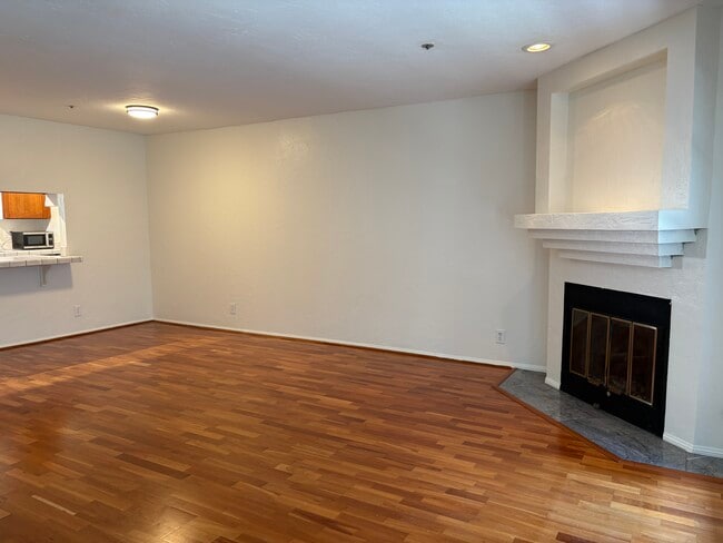 Building Photo - 3865 Albatross St