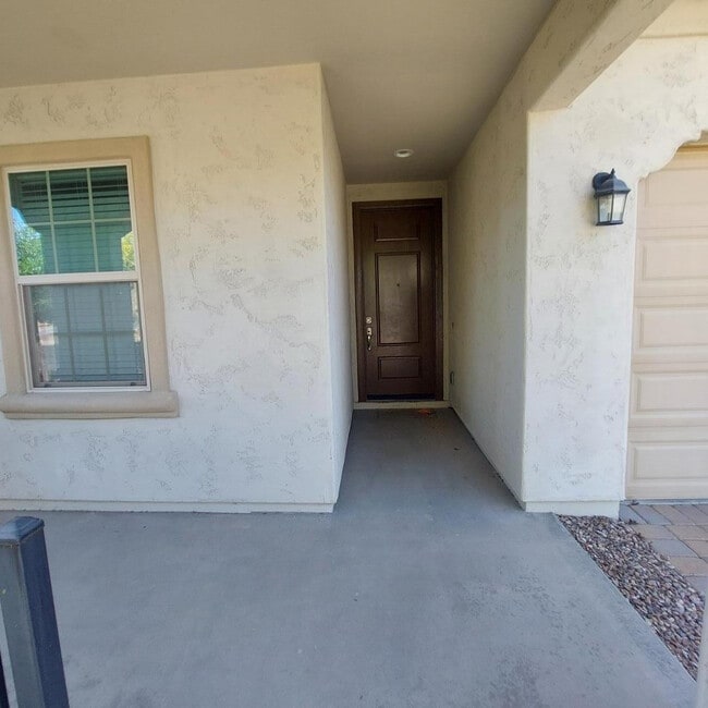 Building Photo - 1025 S 200th Ln