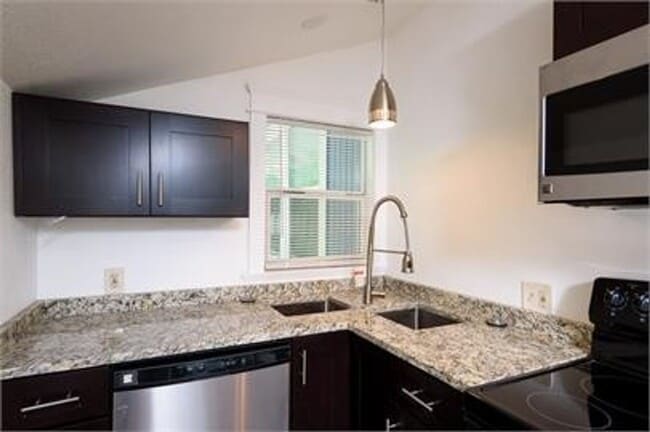Building Photo - CHARMING 2 BEDROOM, 1 BATH HOME WITH SPACI...