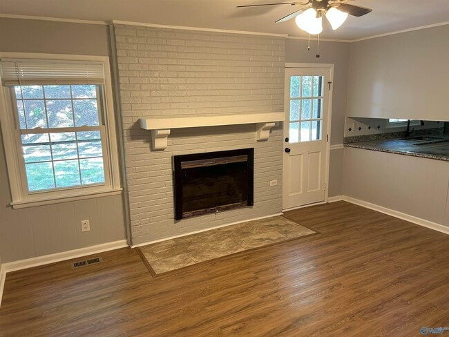 Building Photo - 9802 Dolphin Dr