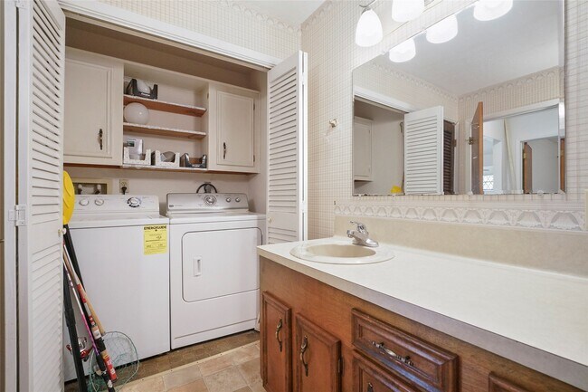 Foto del edificio - 18121 Atkinson Ln