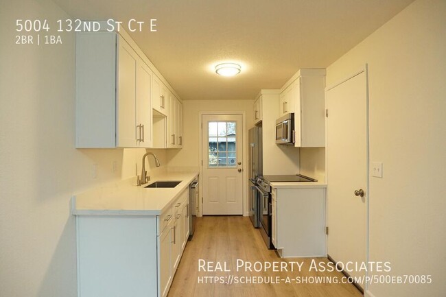 Building Photo - Newly Renovated Two Bedroom Duplex Home wi...