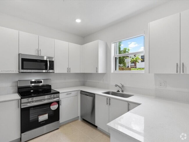 Building Photo - 106 SW 184th Pl