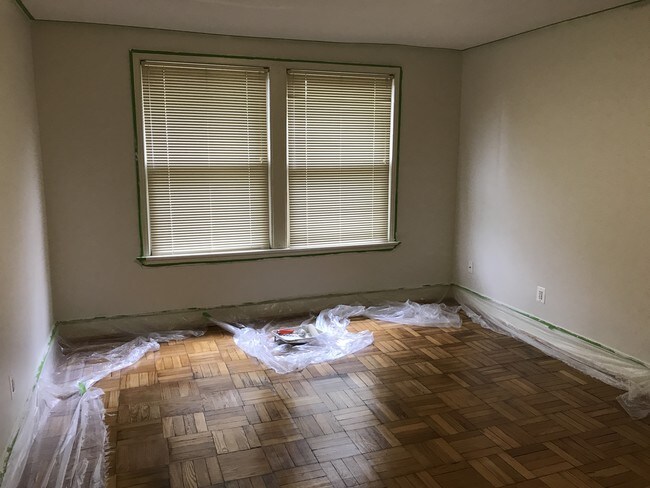 Building Photo - 4411 1st Pl NE