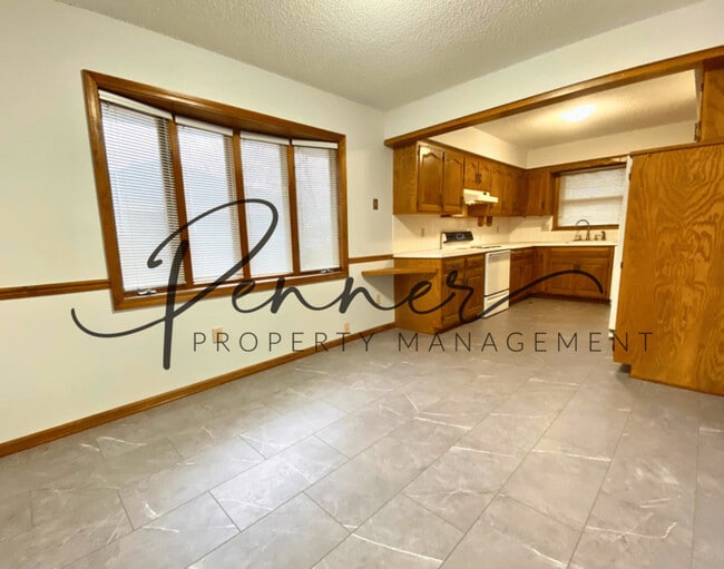 Building Photo - 2701 S Coachman Dr