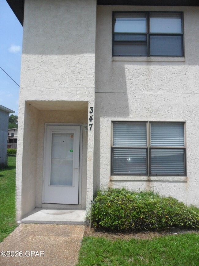 Building Photo - 347 Mercedes Ave