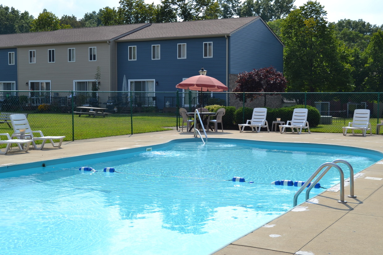 Piscina con terraza - Carnegie Arms