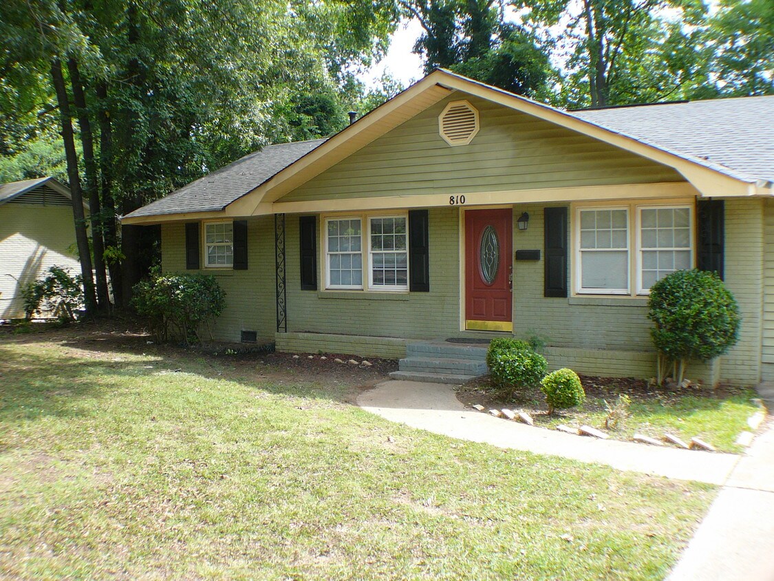 Primary Photo - 810 Echo Glen Rd