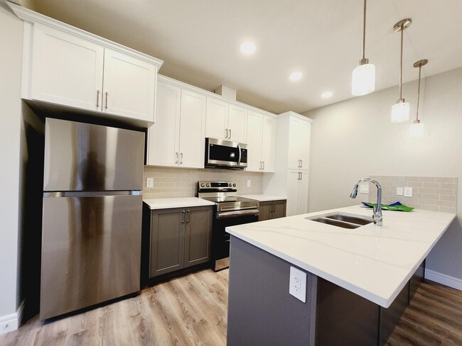 Building Photo - 1693 Cavanagh blvd SW
