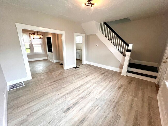 Building Photo - Beaver Falls - 2 Bedroom 1 Bathroom - Newl...