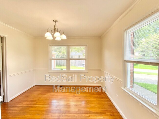 Foto del edificio - 3809 Ludgate Dr