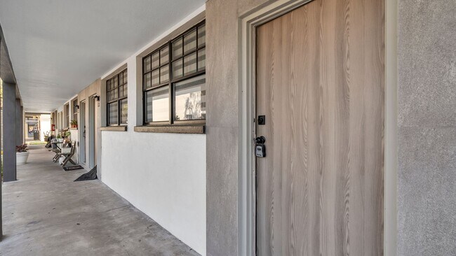 Foto del edificio - LO-1545 Spruce Terrace (NI)