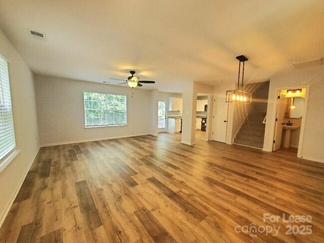 Foto del edificio - 5709 Kelden Walker Ln