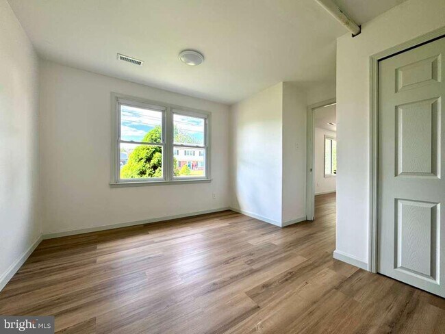 Foto del edificio - 7420 Wyndam Rd