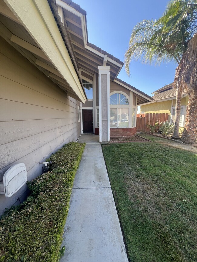 Foto del edificio - 39948 Osprey Rd