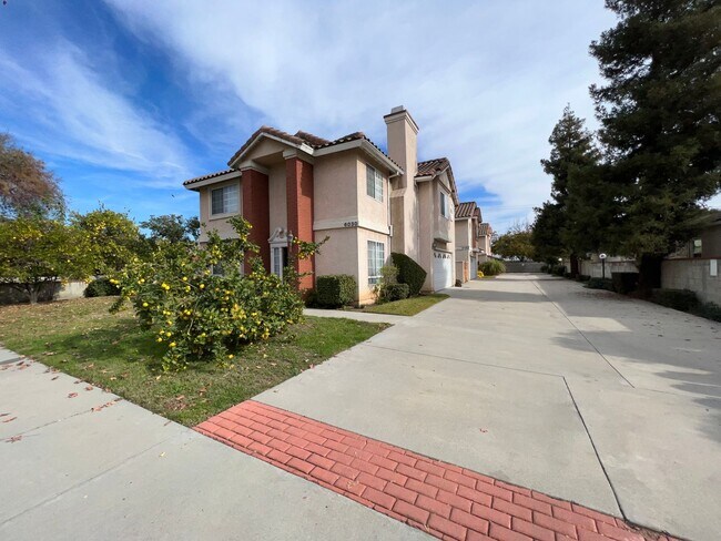 Foto del edificio - 6030 Camellia Ave