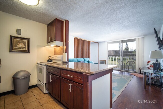 Foto del edificio - $3000.00 | 1BD/1BA UPGRADED Fully Furnishe...