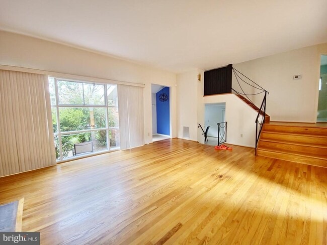 Photo - 8 Gruenther Ct House