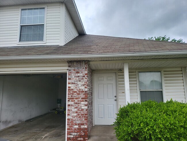 Building Photo - 1211 North Willow Drive