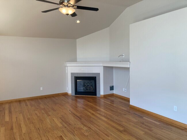 Foto del edificio - 742 Glen Ct