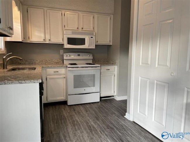 Building Photo - 3913 W Oak Way SW
