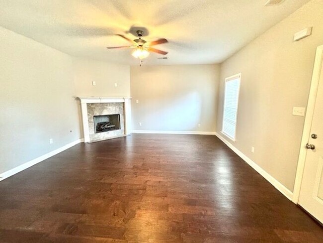 Foto del edificio - Now Leasing a 3-bedroom 2.5 bath home at S...