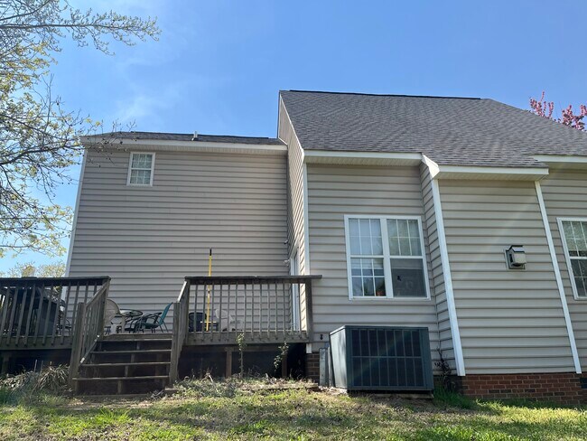 Foto del edificio - 2437 Appalachian Drive