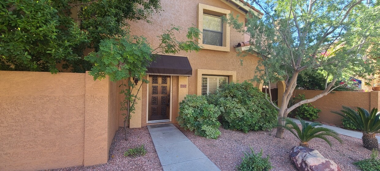 Primary Photo - 1113 E North Ln