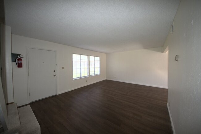 Foto del edificio - Pleasanton Townhome, two stories, 4 bedroo...