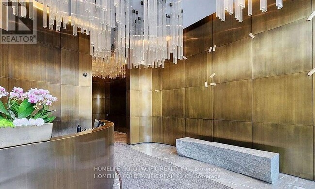 Building Photo - 200 Bloor St W