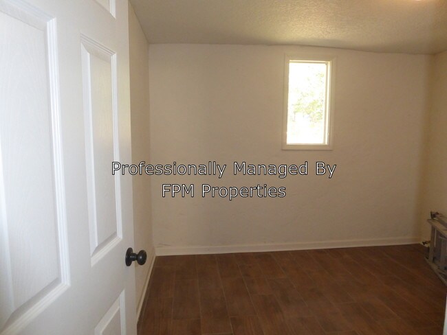 Foto del edificio - 4635 Kingsbury St