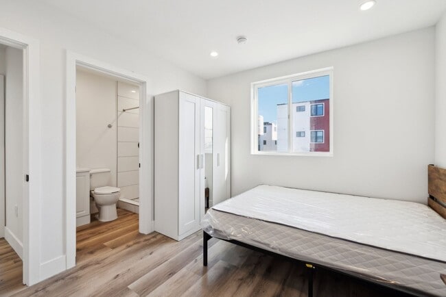 Building Photo - 416 N La Fayette Park Pl