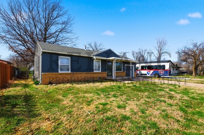 Building Photo - 3419 S Glenn Ave