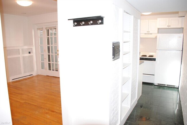 Building Photo - Studio, 1 bath  - 23 Lime St # B