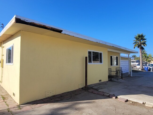 Building Photo - Port Hueneme 3+1.5 Single Family Home near...