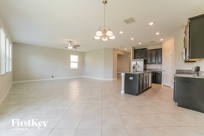 Building Photo - 9825 Ivory Dr