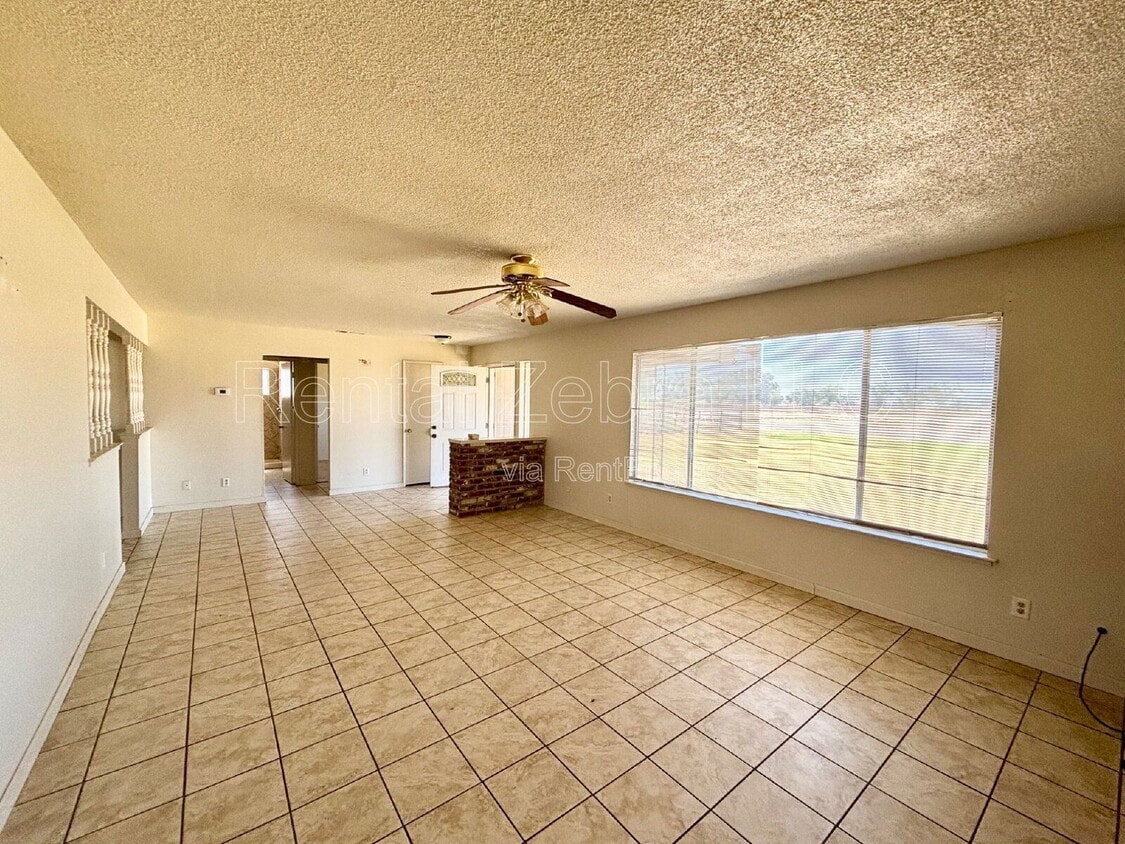 Foto principal - 2400 Gurr Rd